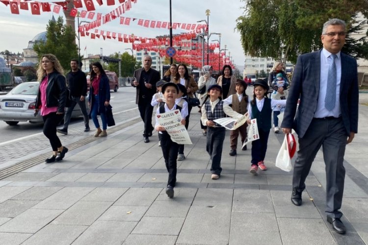 Sivas’ın Cumhuriyet Albümü Öğrencilere Burs Olacak!