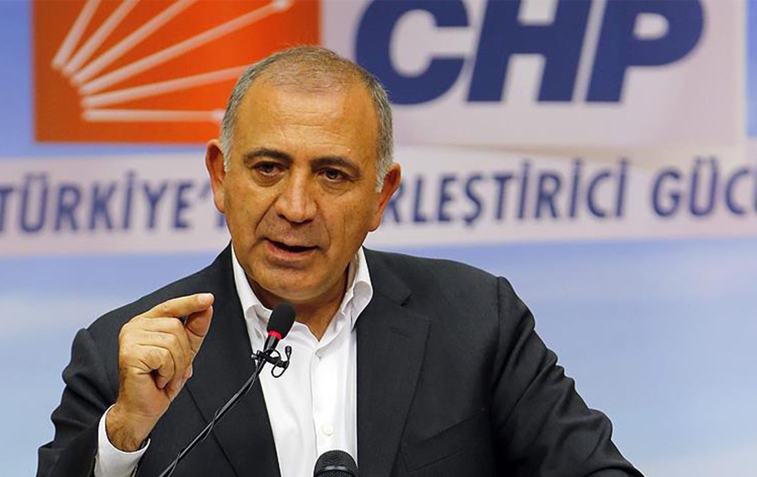 CHP’de şok istifa! Gürsel Tekin istifa etti!