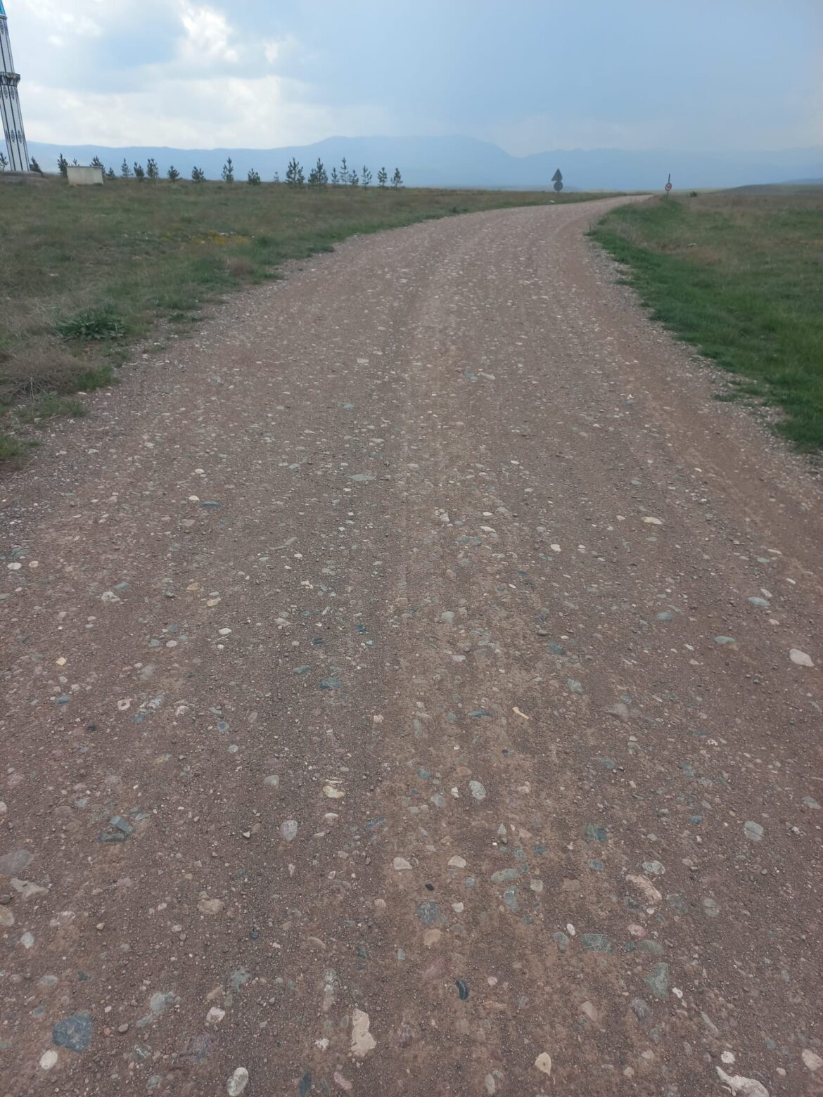 Sivas’ta Bu Mezranın Yolu Teker Patlatıyor.